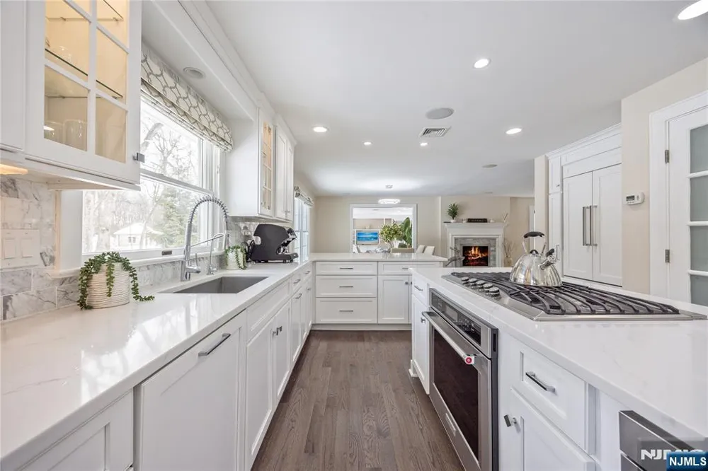 202 Chestnut Ridge Road Saddle River, NJ 07458