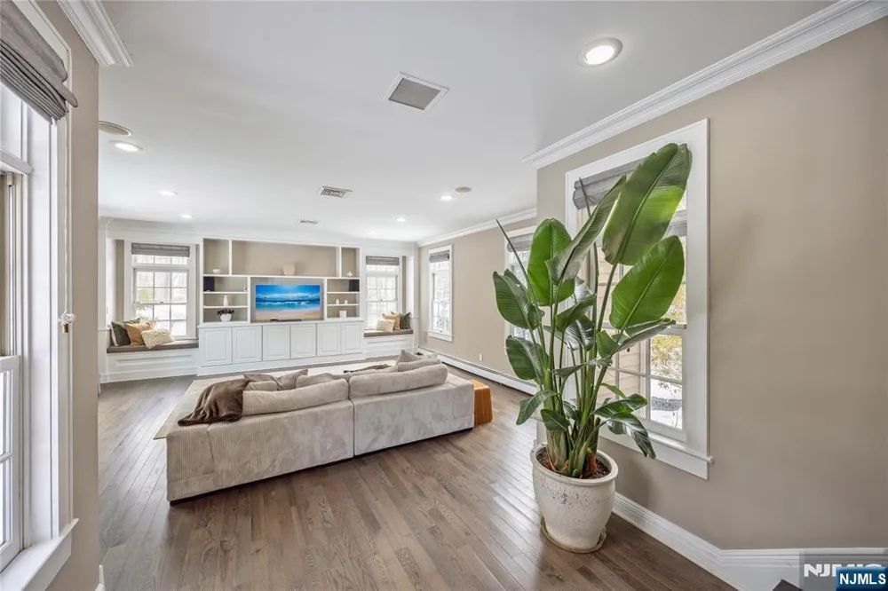 202 Chestnut Ridge Road Saddle River, NJ 07458