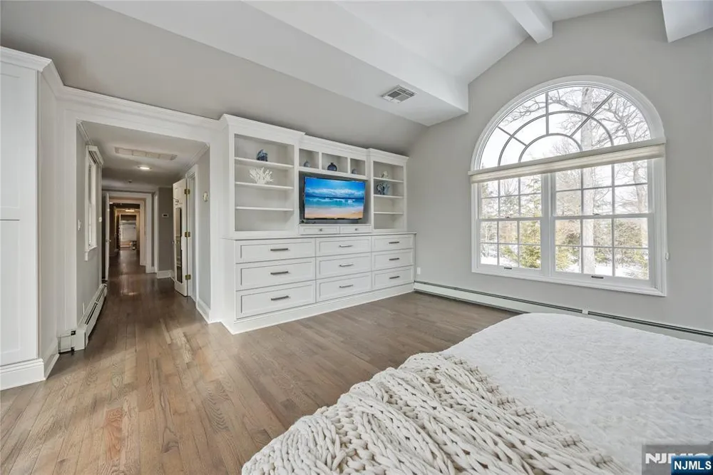 202 Chestnut Ridge Road Saddle River, NJ 07458