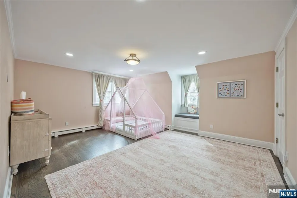 202 Chestnut Ridge Road Saddle River, NJ 07458