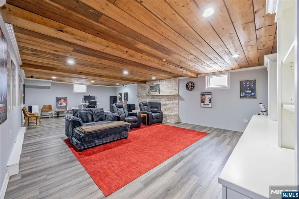 202 Chestnut Ridge Road Saddle River, NJ 07458