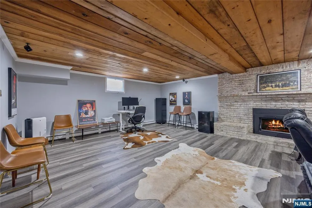 202 Chestnut Ridge Road Saddle River, NJ 07458