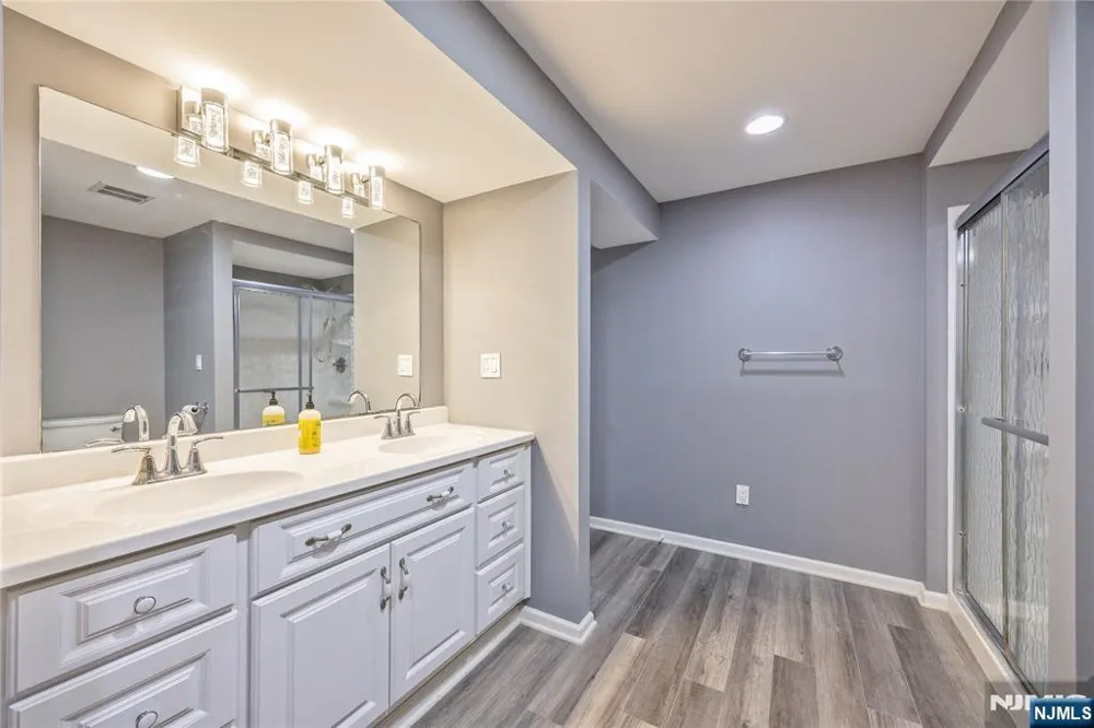 202 Chestnut Ridge Road Saddle River, NJ 07458