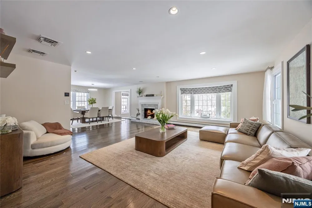 202 Chestnut Ridge Road Saddle River, NJ 07458