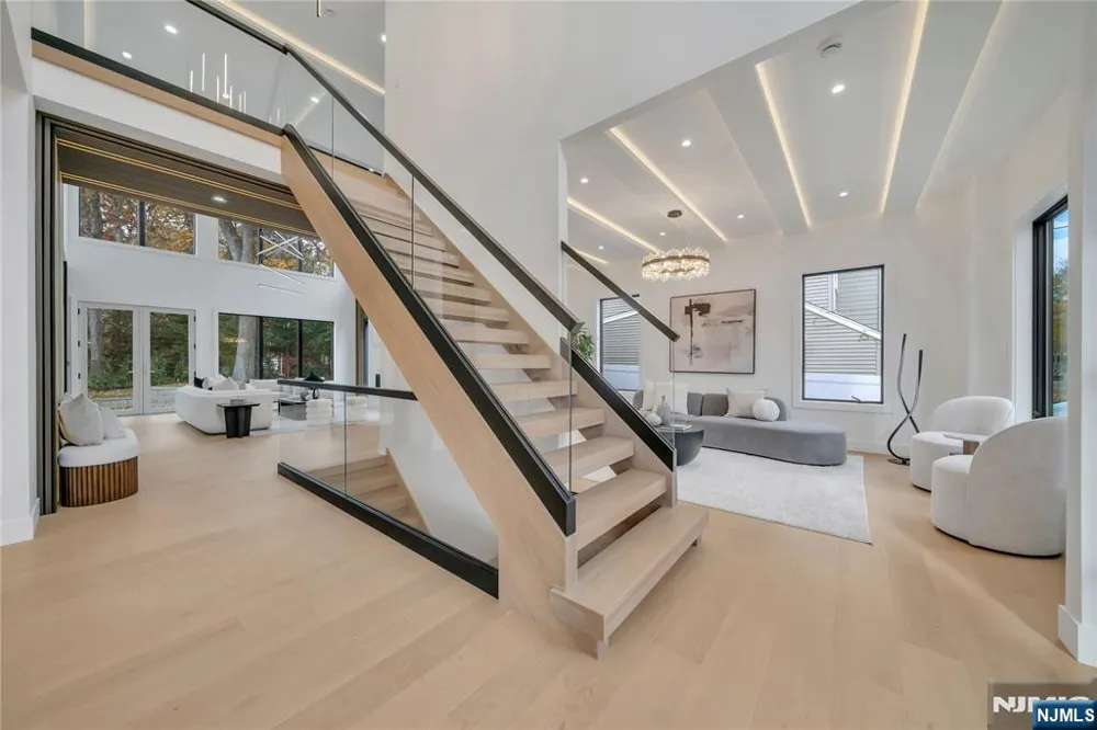 801 Godwin Road Paramus, NJ 07652