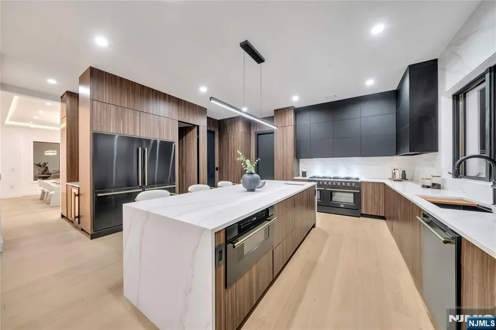 801 Godwin Road Paramus, NJ 07652