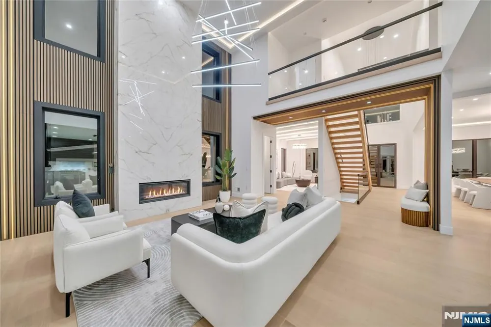 801 Godwin Road Paramus, NJ 07652