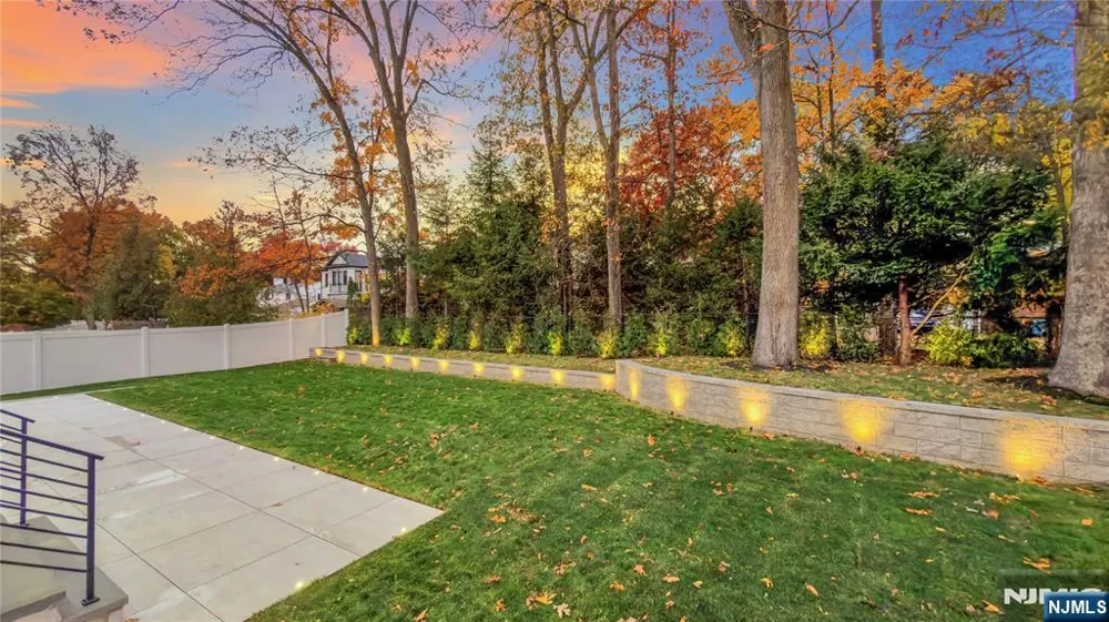 801 Godwin Road Paramus, NJ 07652