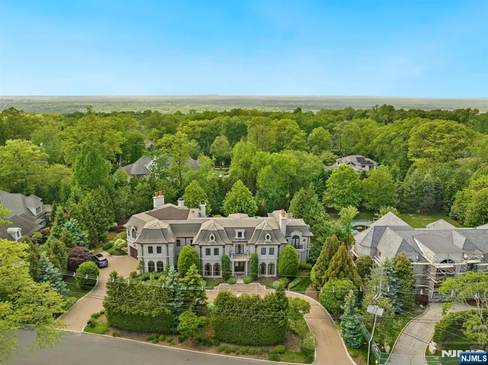 78 Roberts Road Englewood Cliffs, NJ 07632