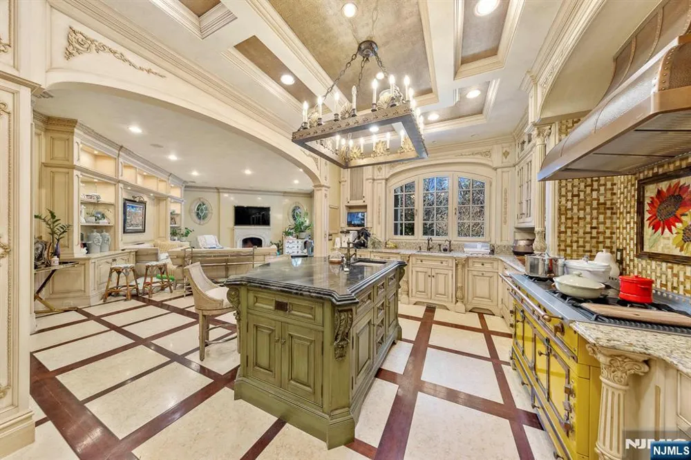 78 Roberts Road Englewood Cliffs, NJ 07632