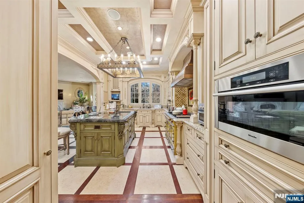 78 Roberts Road Englewood Cliffs, NJ 07632