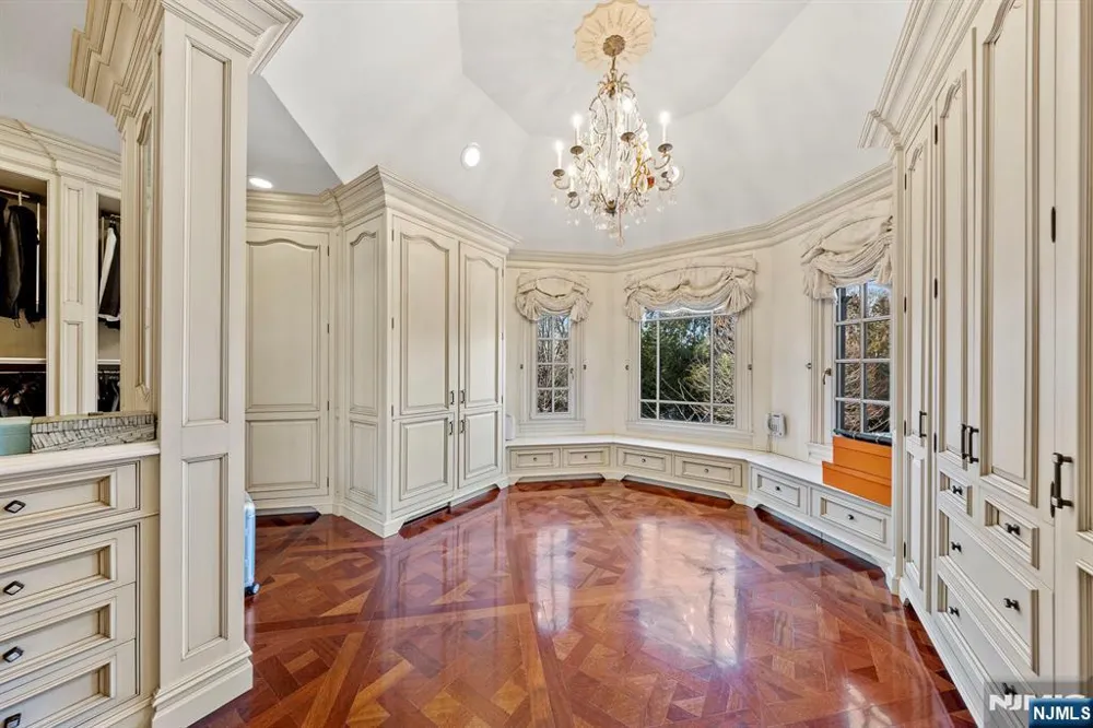 78 Roberts Road Englewood Cliffs, NJ 07632