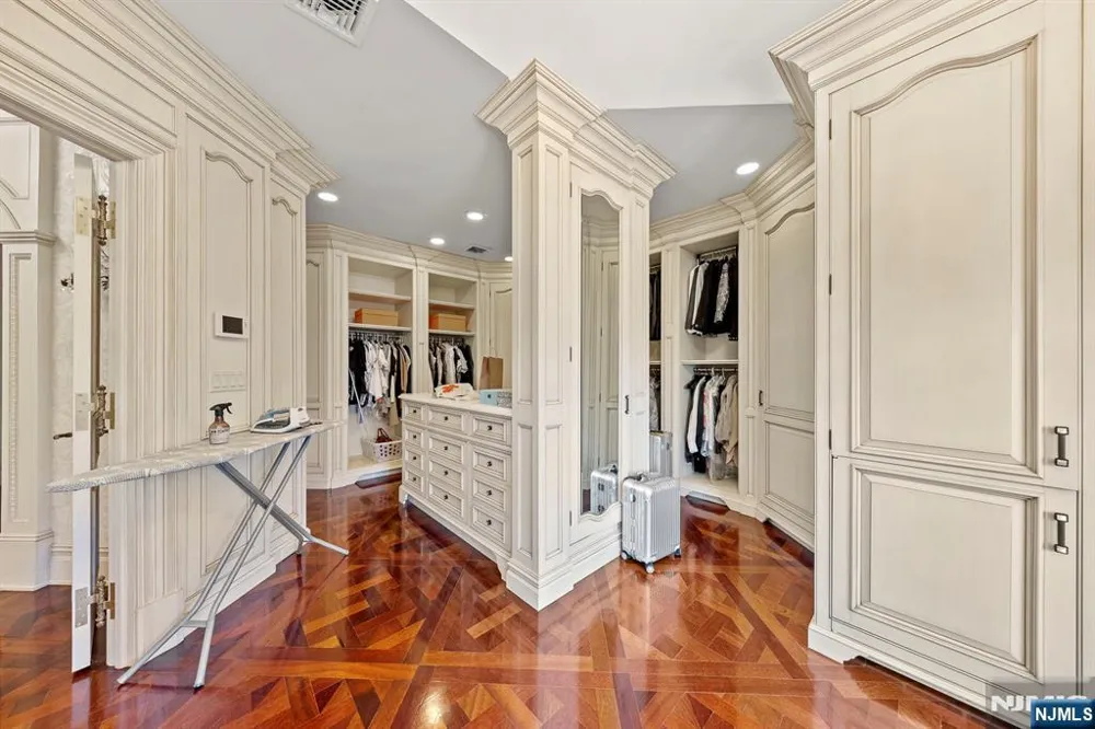 78 Roberts Road Englewood Cliffs, NJ 07632