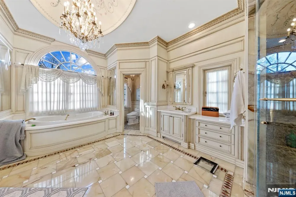78 Roberts Road Englewood Cliffs, NJ 07632