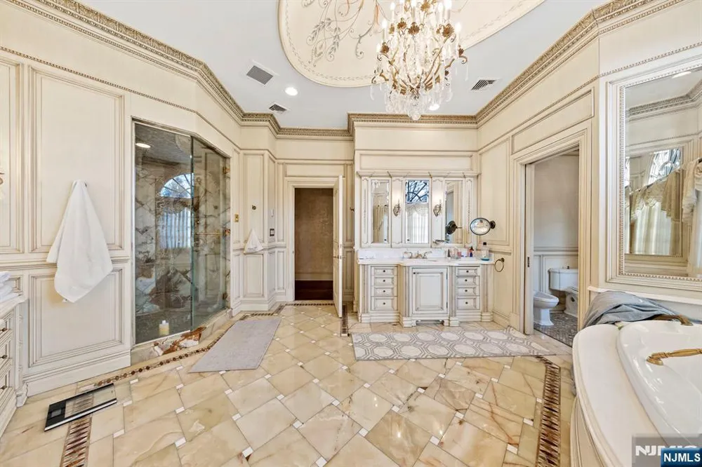 78 Roberts Road Englewood Cliffs, NJ 07632