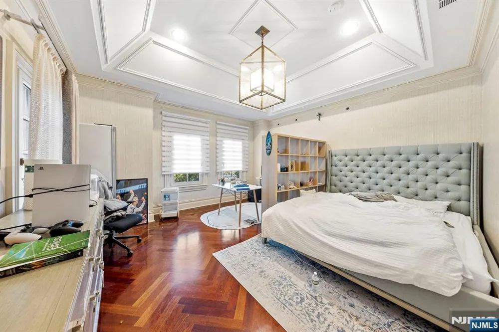 78 Roberts Road Englewood Cliffs, NJ 07632