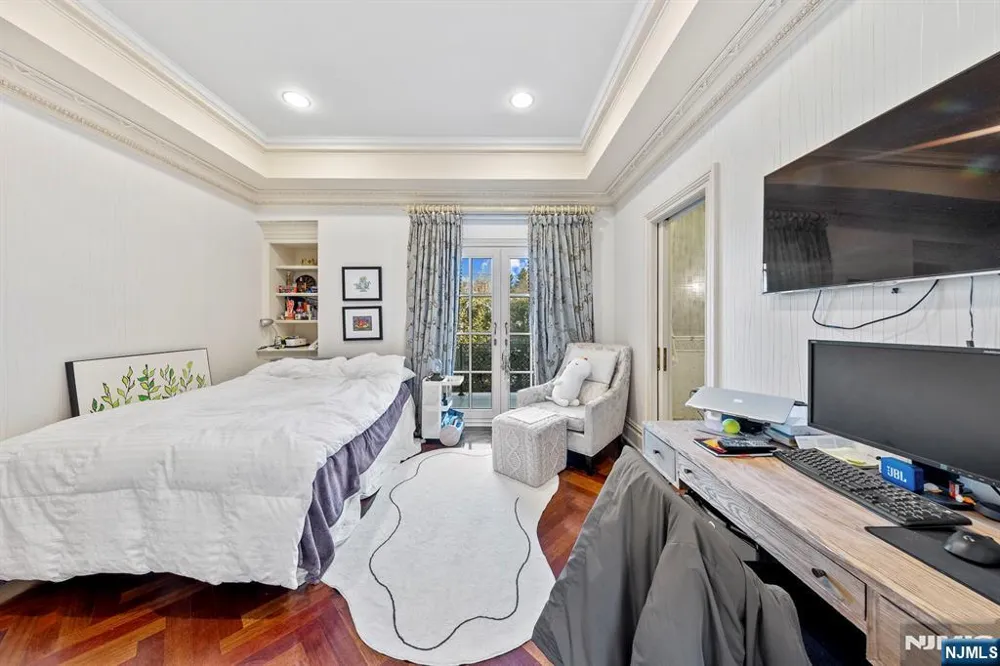 78 Roberts Road Englewood Cliffs, NJ 07632