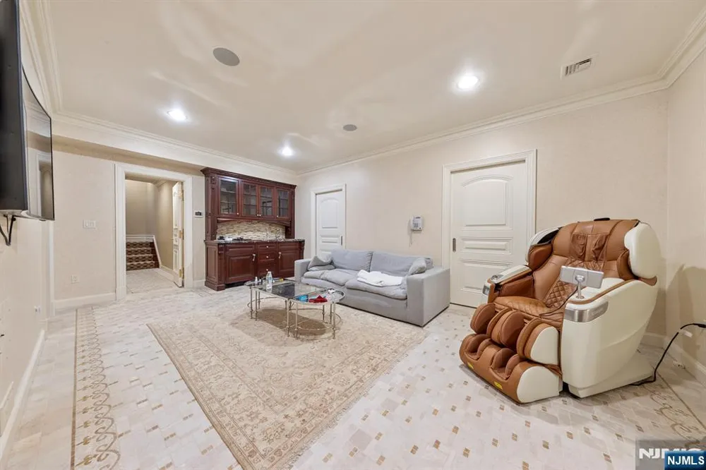 78 Roberts Road Englewood Cliffs, NJ 07632