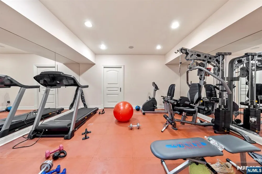 78 Roberts Road Englewood Cliffs, NJ 07632