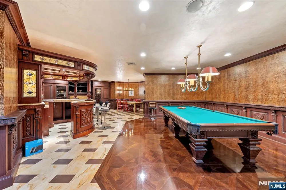 78 Roberts Road Englewood Cliffs, NJ 07632