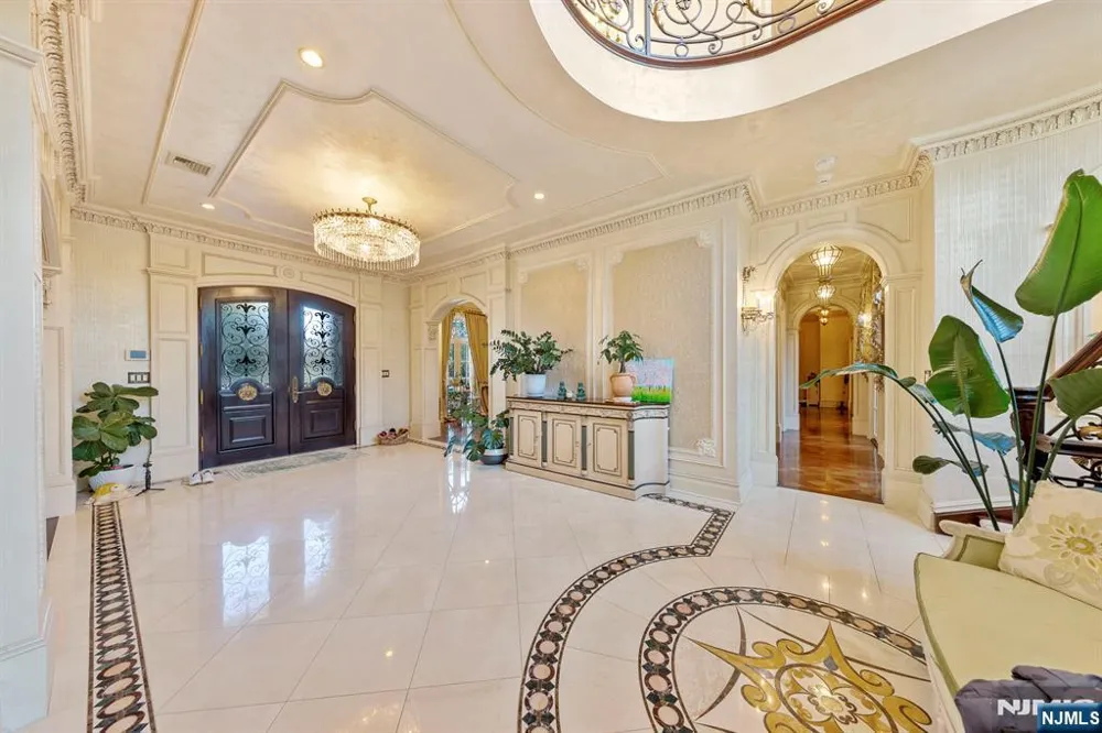78 Roberts Road Englewood Cliffs, NJ 07632