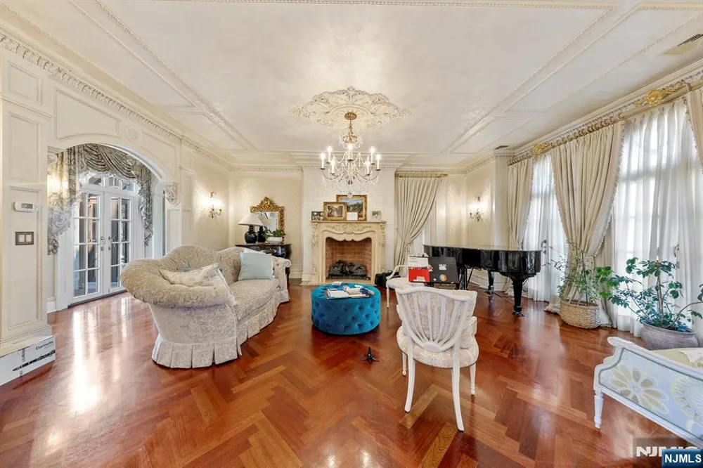 78 Roberts Road Englewood Cliffs, NJ 07632