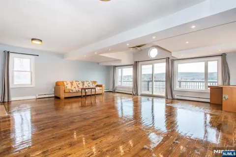 677 Warwick Turnpike