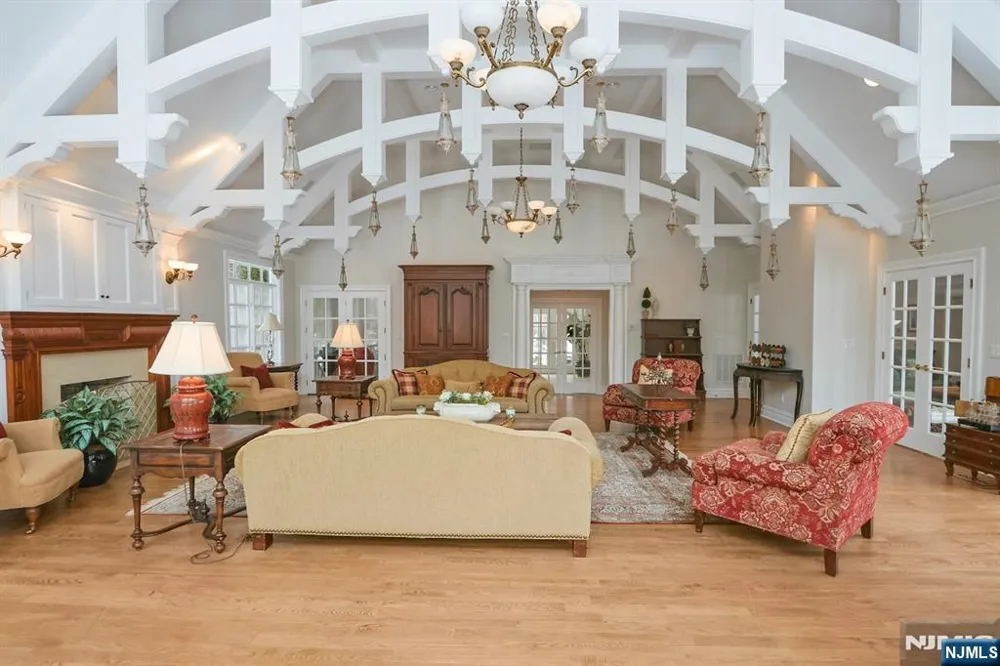 7 Charlden Drive Saddle River, NJ 07458