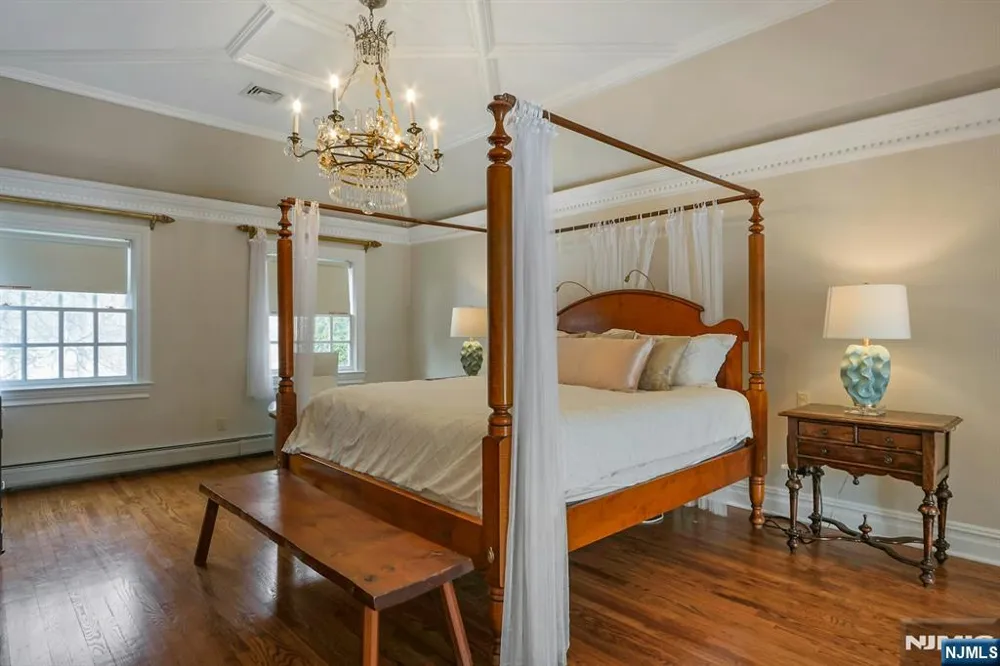 7 Charlden Drive Saddle River, NJ 07458