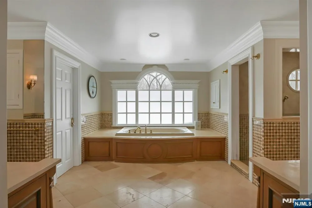 7 Charlden Drive Saddle River, NJ 07458