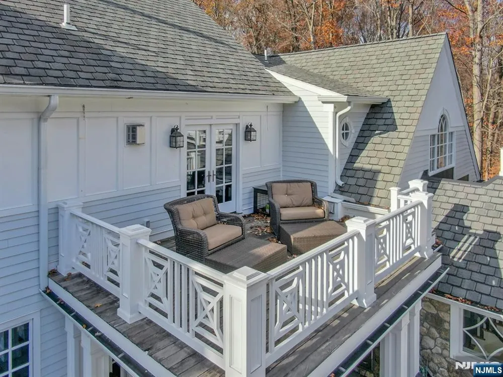7 Charlden Drive Saddle River, NJ 07458