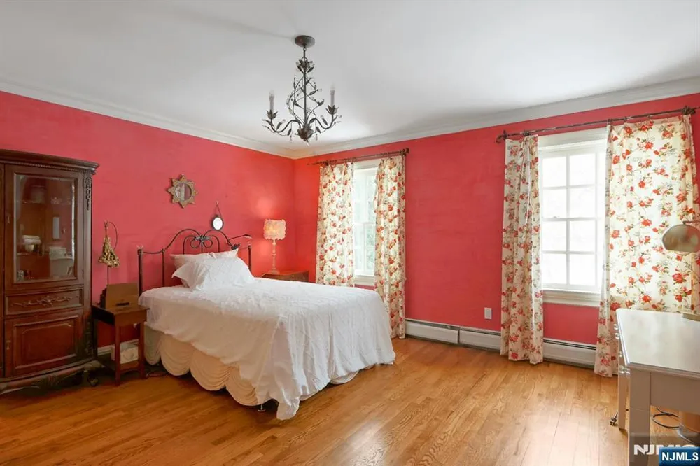7 Charlden Drive Saddle River, NJ 07458