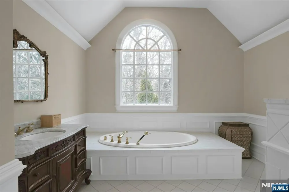 7 Charlden Drive Saddle River, NJ 07458