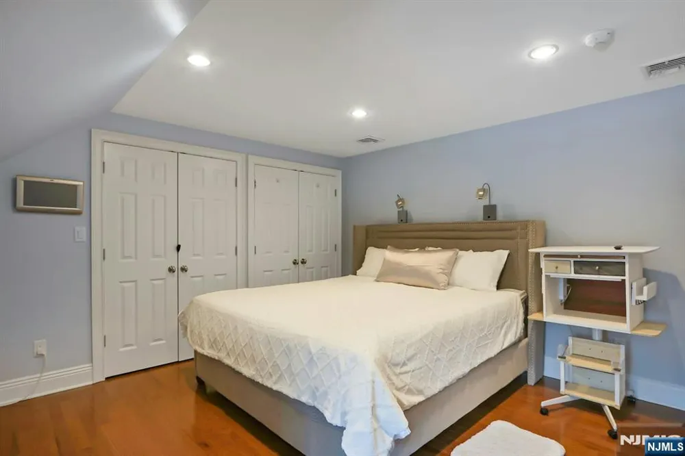 7 Charlden Drive Saddle River, NJ 07458
