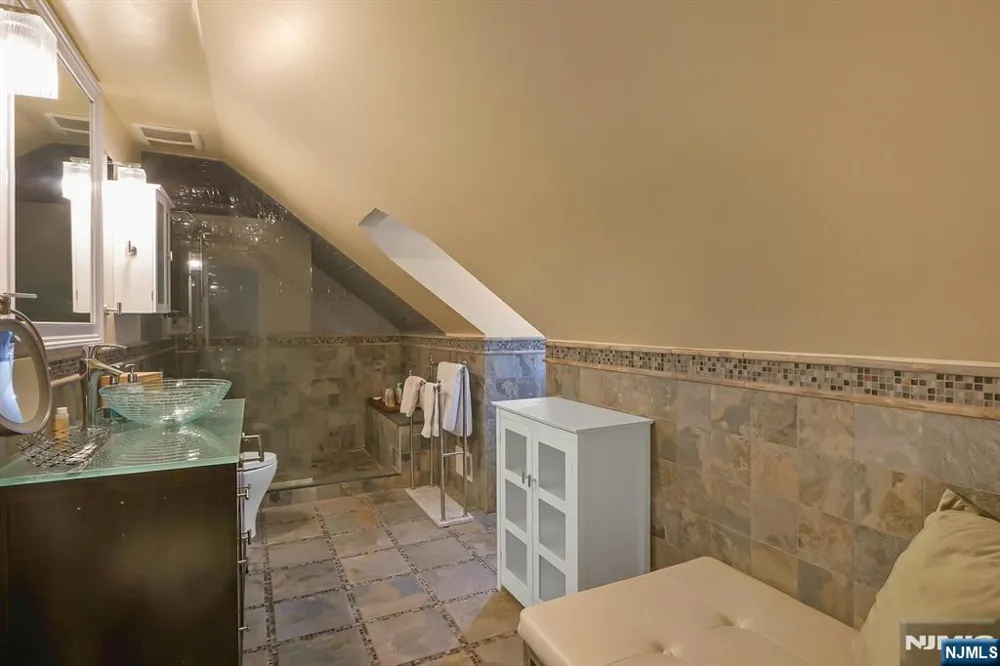 7 Charlden Drive Saddle River, NJ 07458