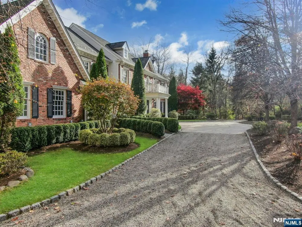 7 Charlden Drive Saddle River, NJ 07458