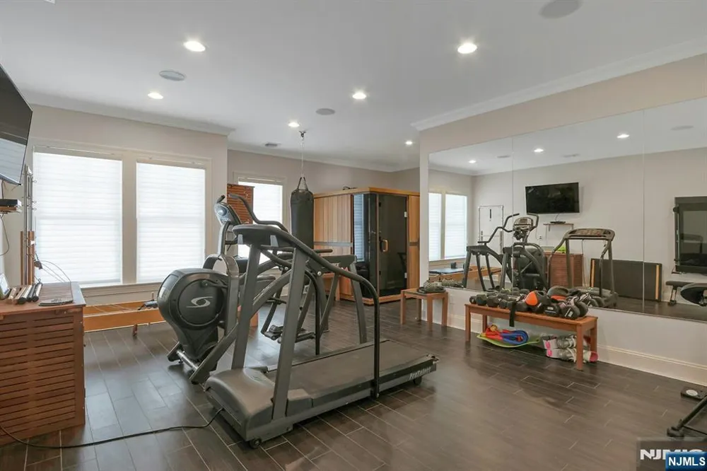 7 Charlden Drive Saddle River, NJ 07458