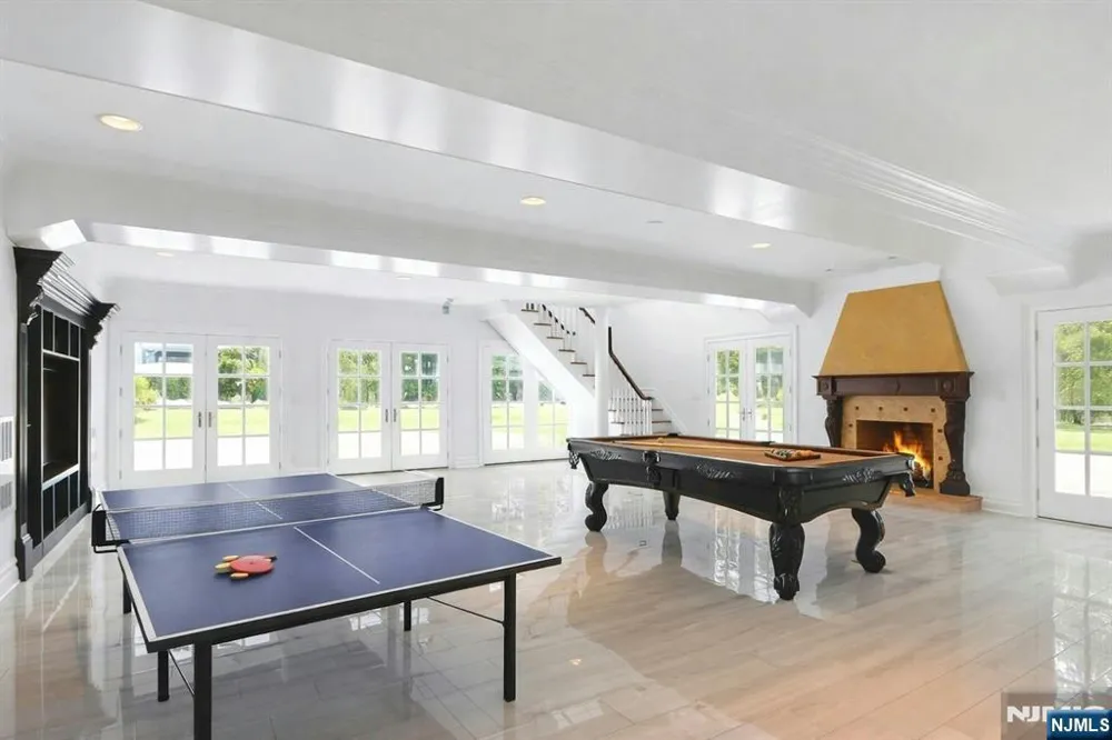 7 Charlden Drive Saddle River, NJ 07458