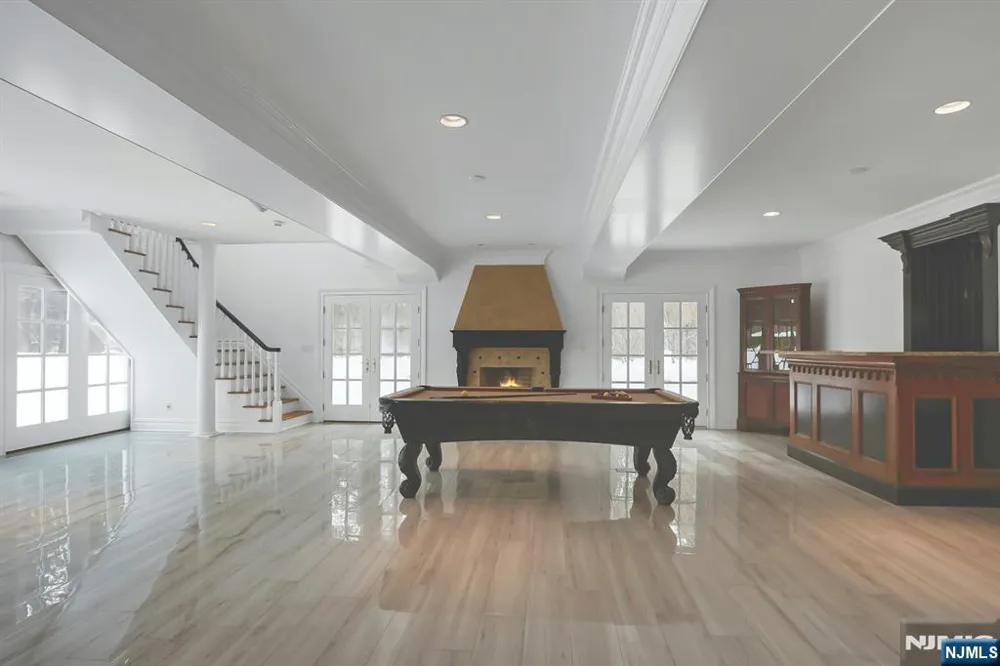 7 Charlden Drive Saddle River, NJ 07458