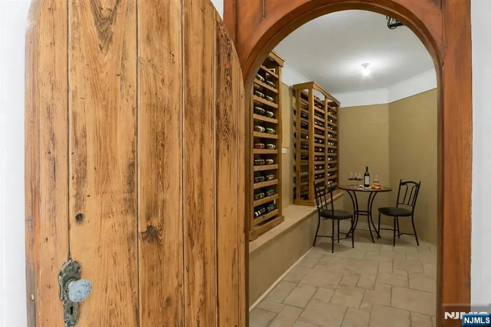 7 Charlden Drive Saddle River, NJ 07458
