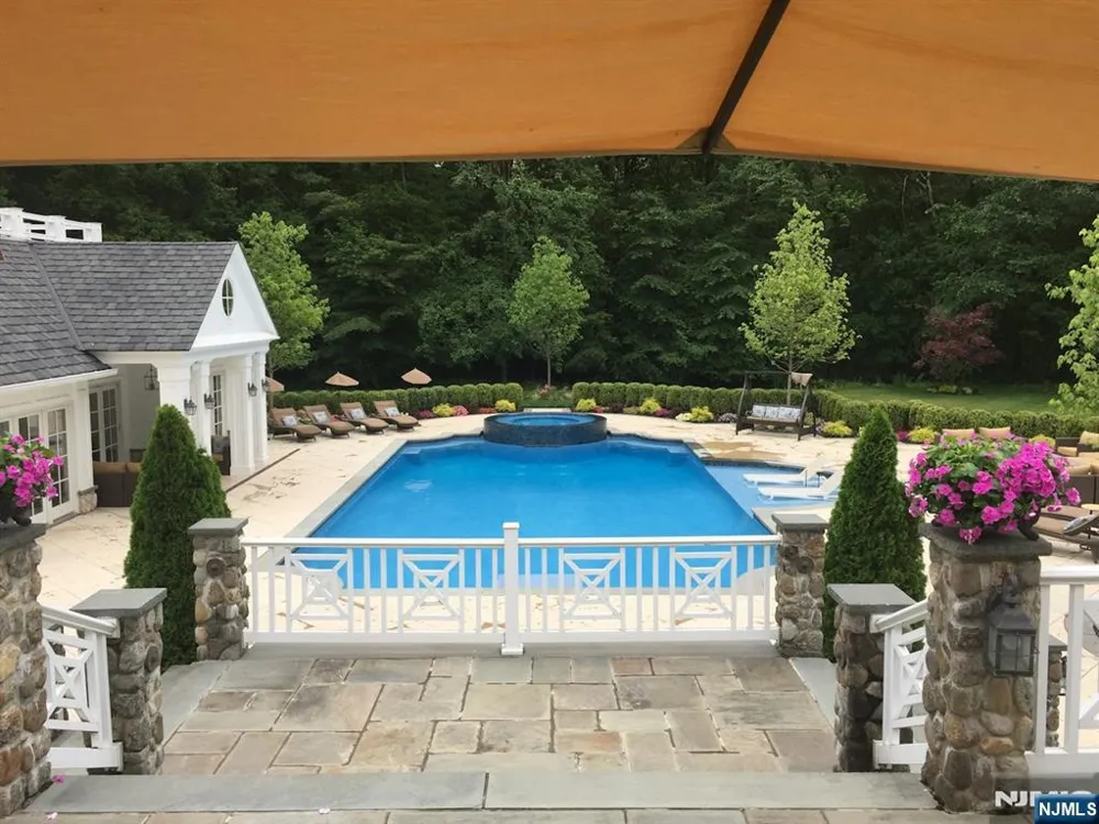 7 Charlden Drive Saddle River, NJ 07458