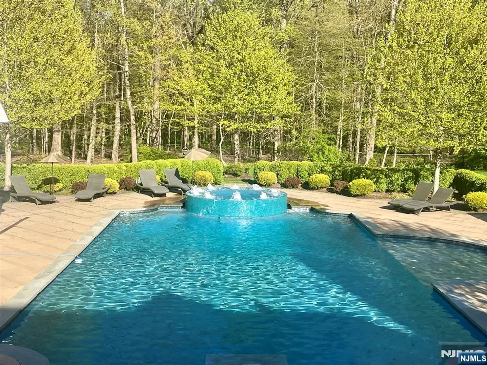 7 Charlden Drive Saddle River, NJ 07458