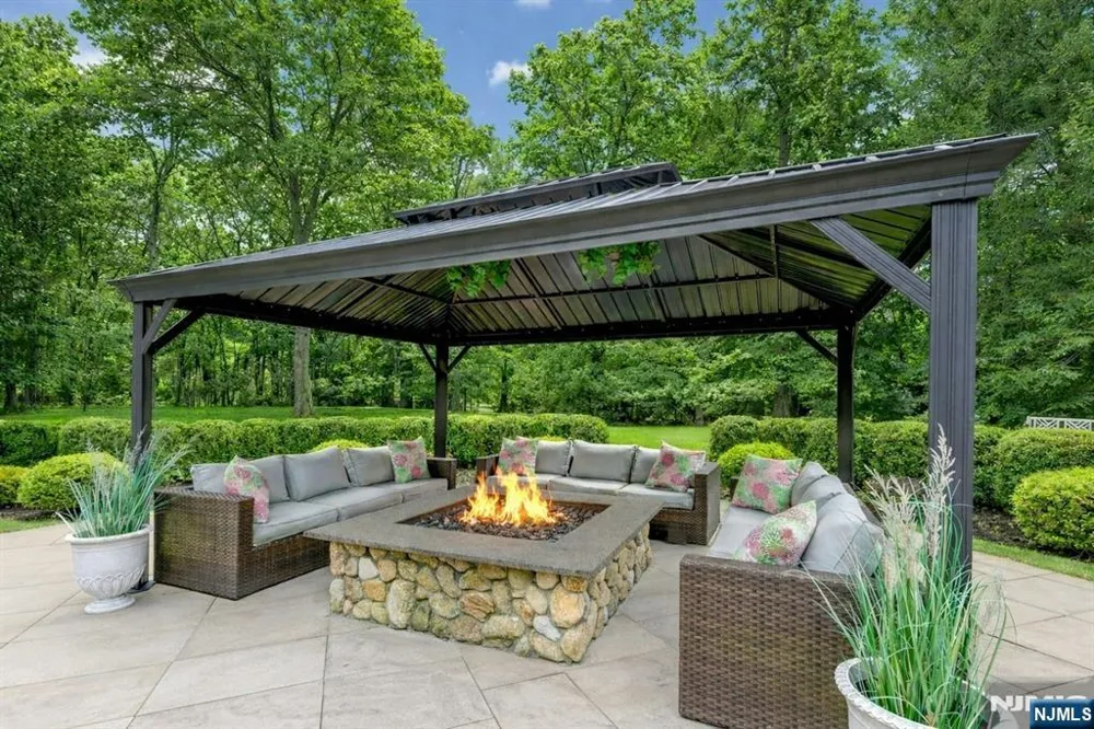 7 Charlden Drive Saddle River, NJ 07458