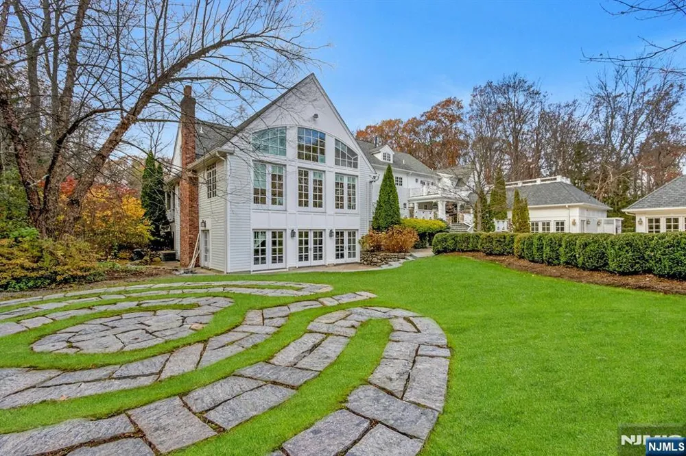 7 Charlden Drive Saddle River, NJ 07458