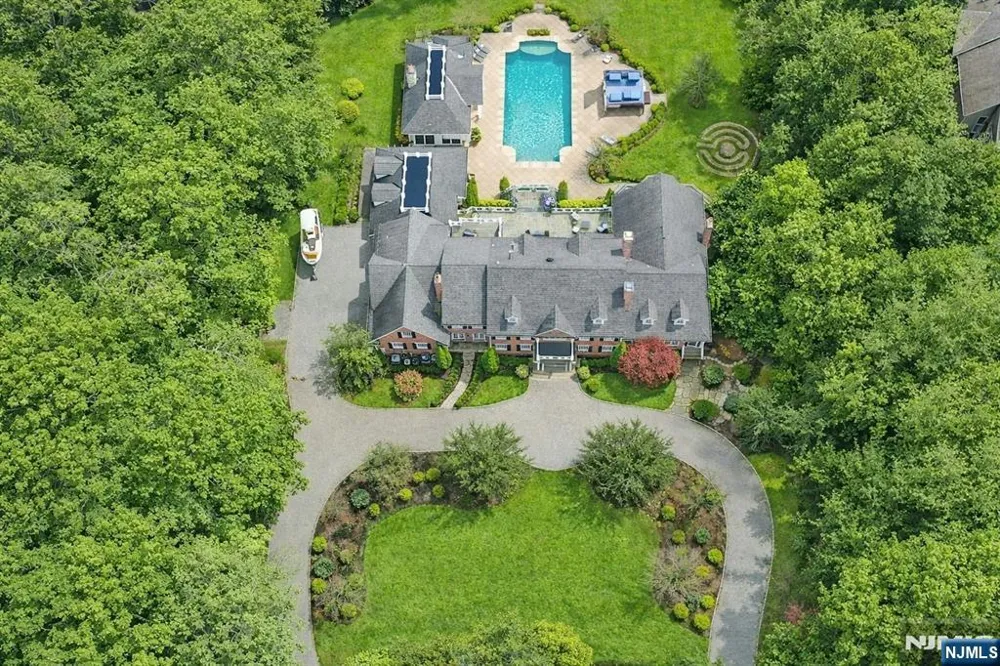 7 Charlden Drive Saddle River, NJ 07458