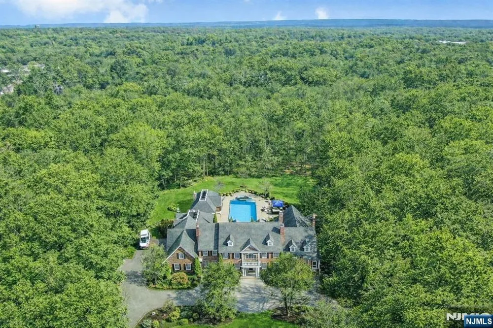 7 Charlden Drive Saddle River, NJ 07458