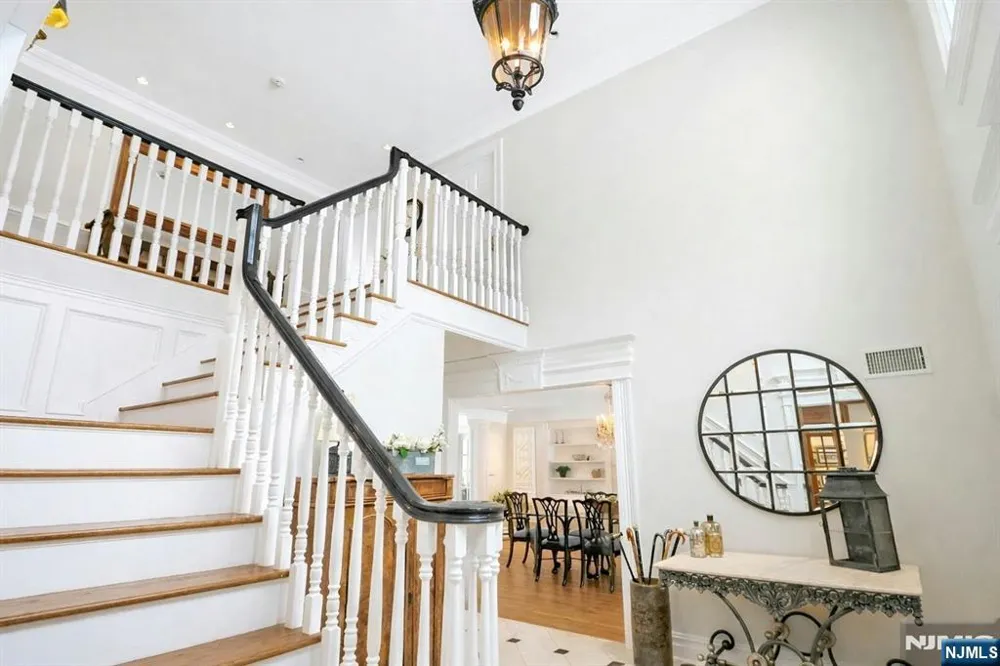 7 Charlden Drive Saddle River, NJ 07458
