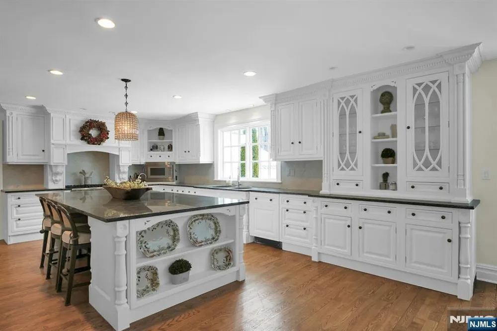 7 Charlden Drive Saddle River, NJ 07458
