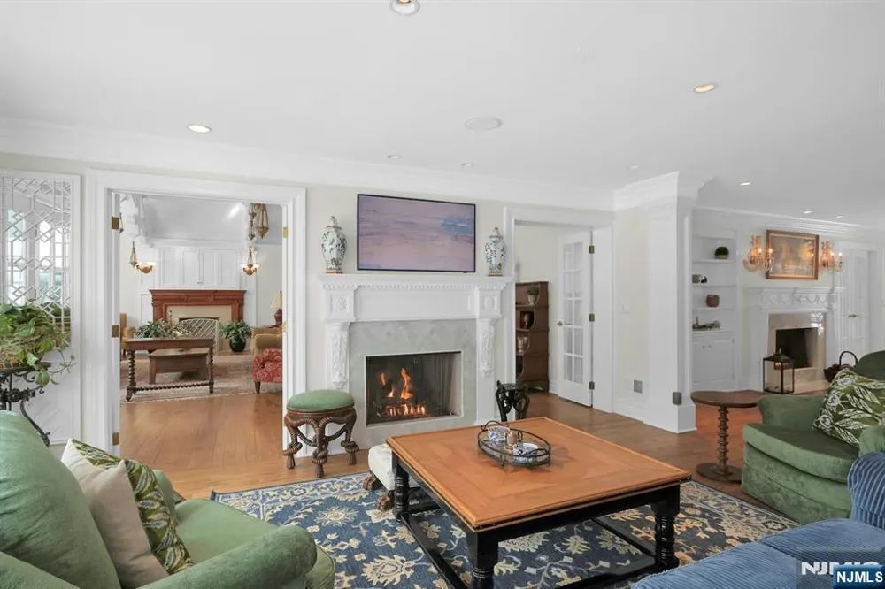 7 Charlden Drive Saddle River, NJ 07458
