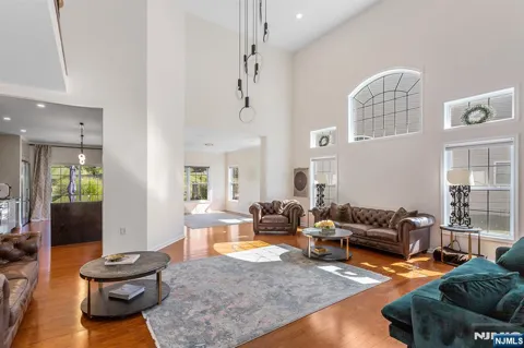 24 Bluffs Court